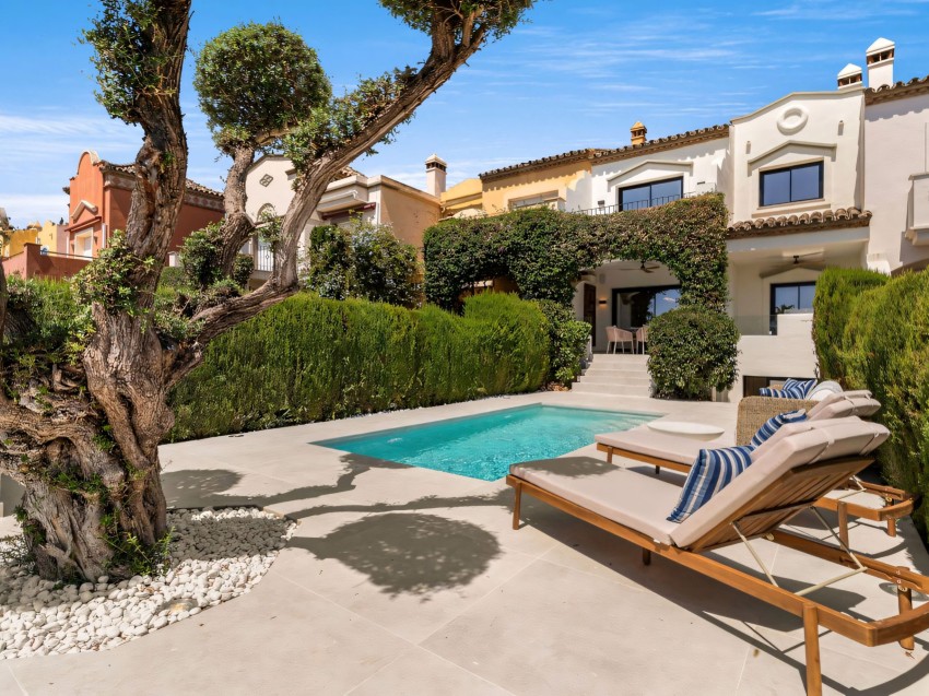 Luxury house for sale near Puerto Banús in La Alzambra Nueva Andalucía Marbella